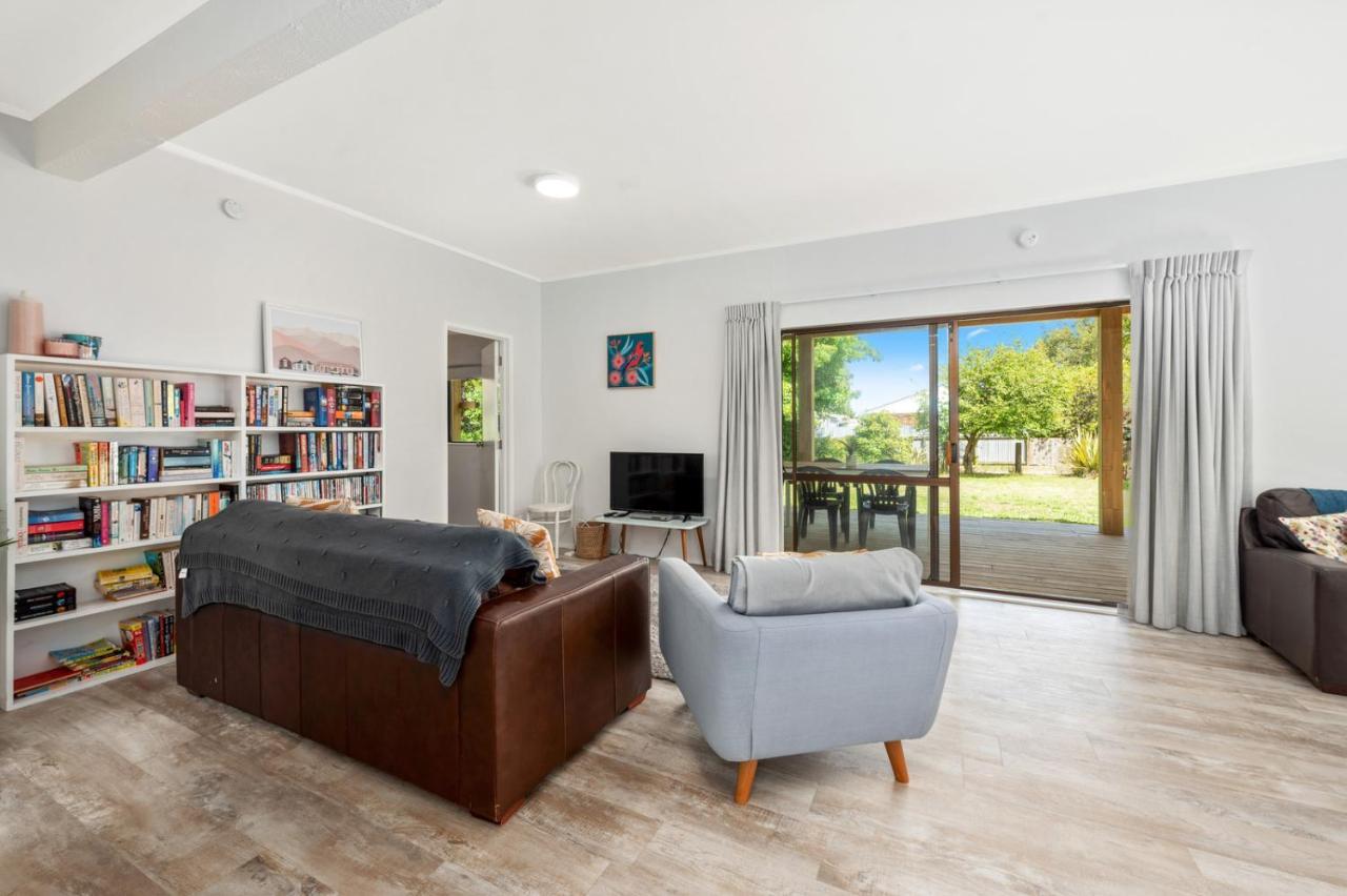 Waitahanui Lake House - Lake Taupo Holiday Home Buitenkant foto