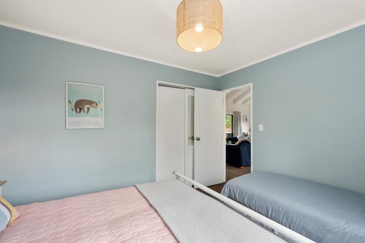 Waitahanui Lake House - Lake Taupo Holiday Home Buitenkant foto
