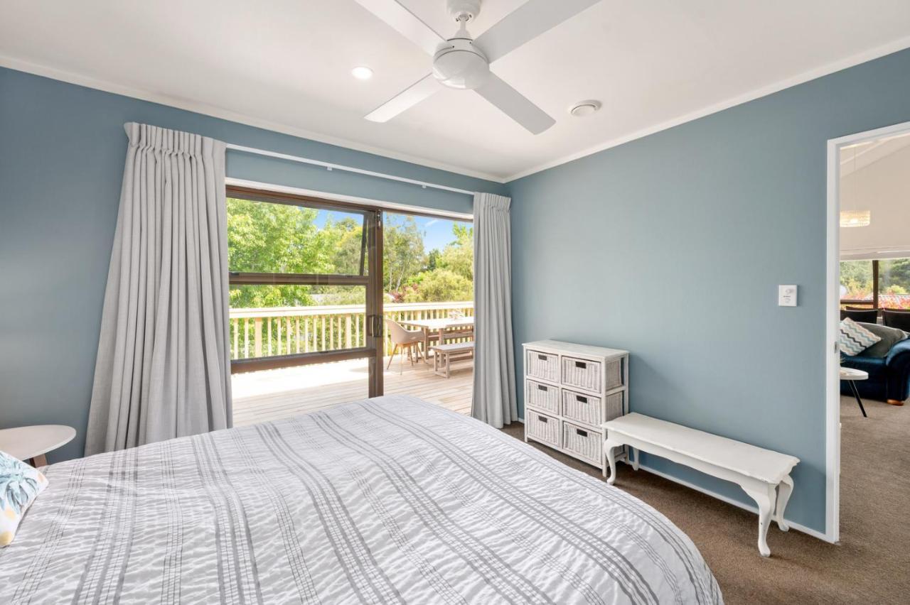 Waitahanui Lake House - Lake Taupo Holiday Home Buitenkant foto