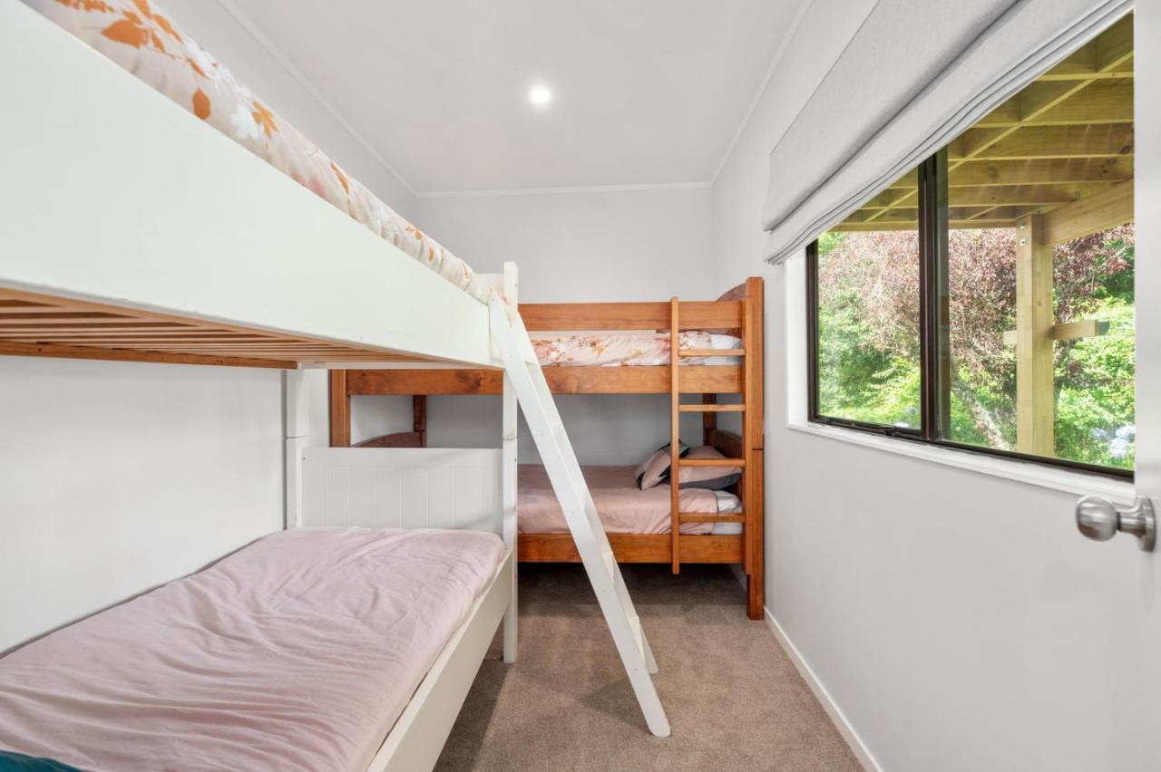 Waitahanui Lake House - Lake Taupo Holiday Home Buitenkant foto
