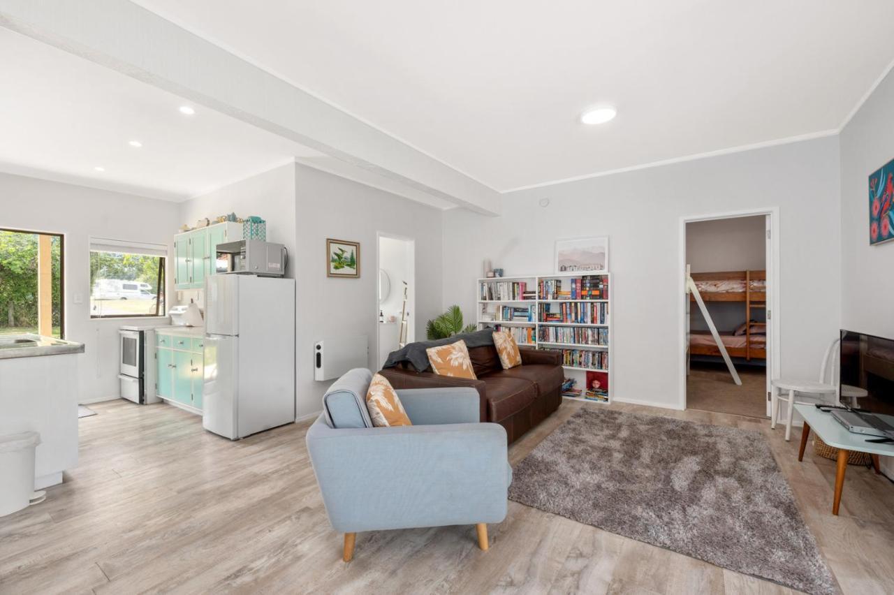 Waitahanui Lake House - Lake Taupo Holiday Home Buitenkant foto