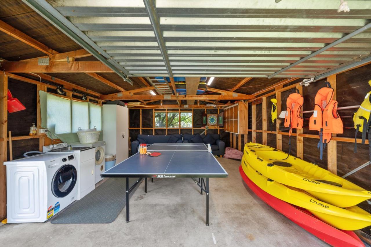 Waitahanui Lake House - Lake Taupo Holiday Home Buitenkant foto