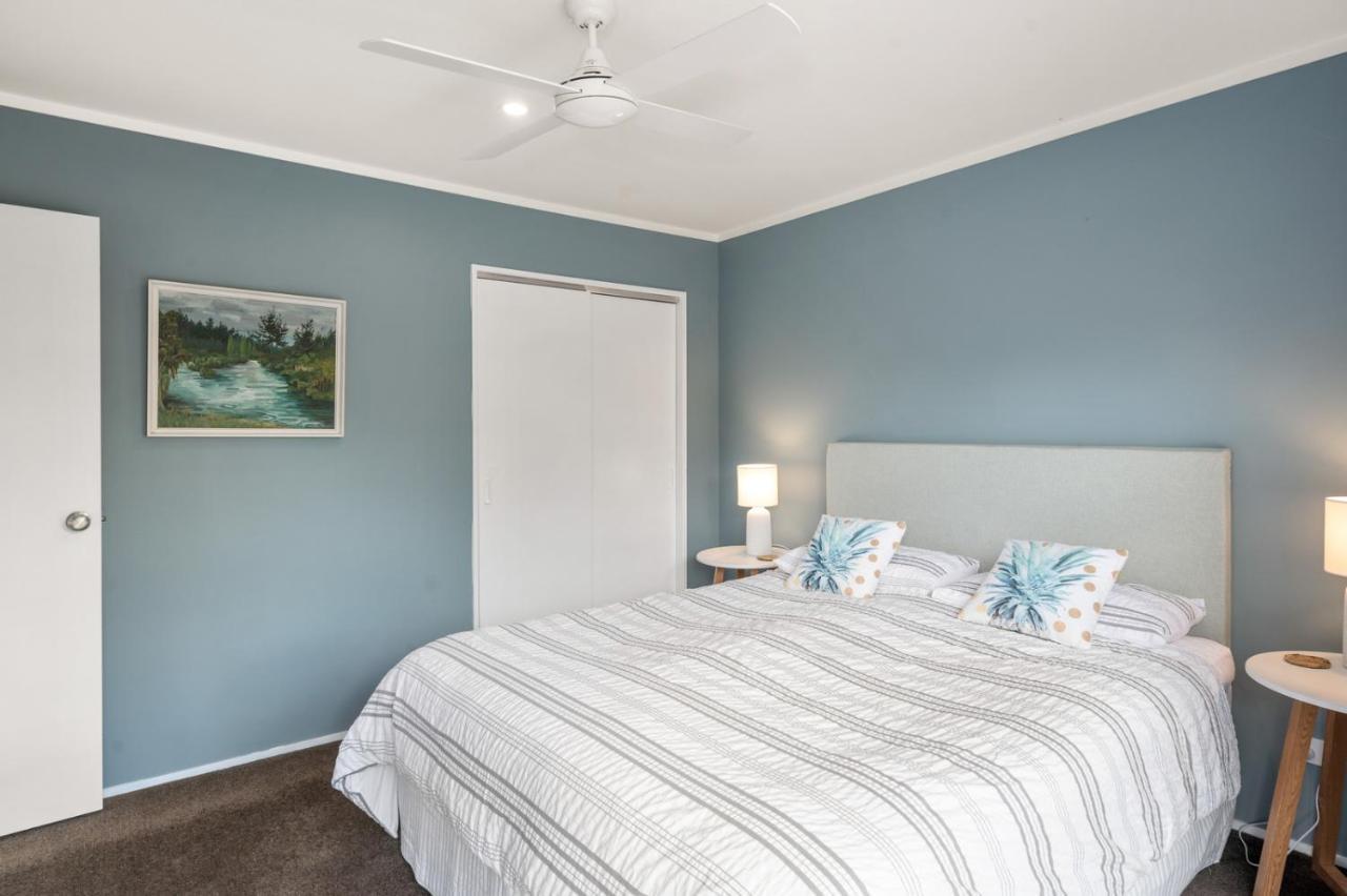 Waitahanui Lake House - Lake Taupo Holiday Home Buitenkant foto