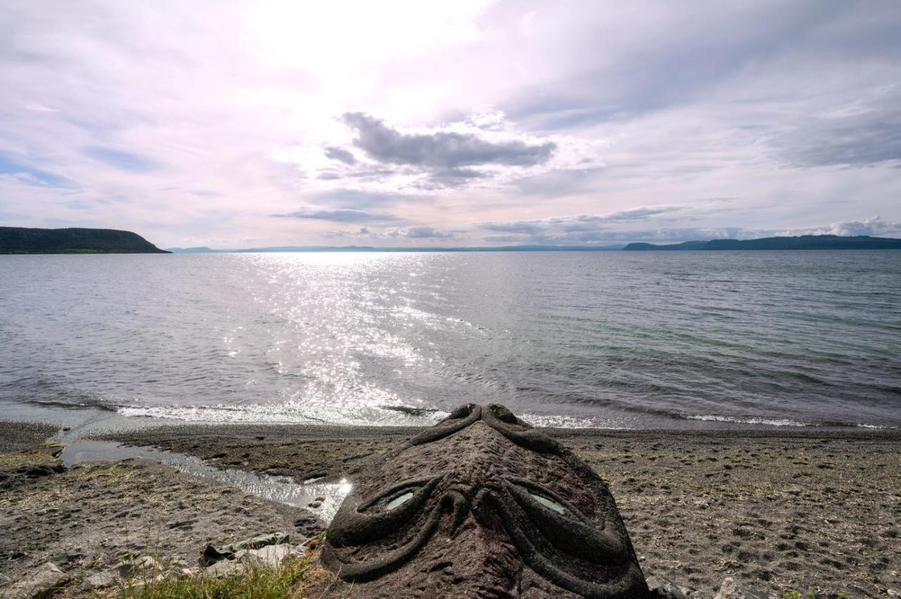 Waitahanui Lake House - Lake Taupo Holiday Home Buitenkant foto