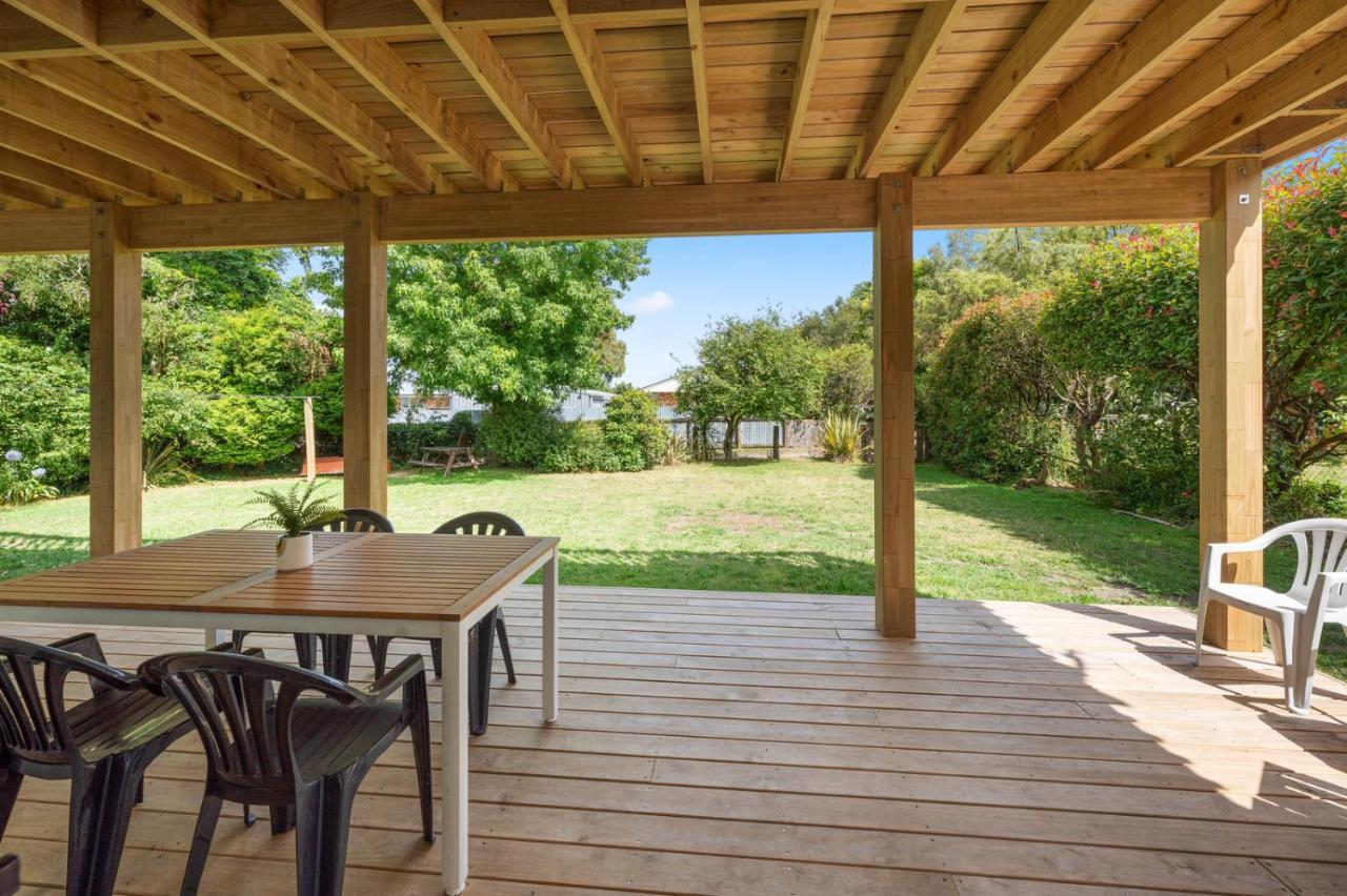 Waitahanui Lake House - Lake Taupo Holiday Home Buitenkant foto