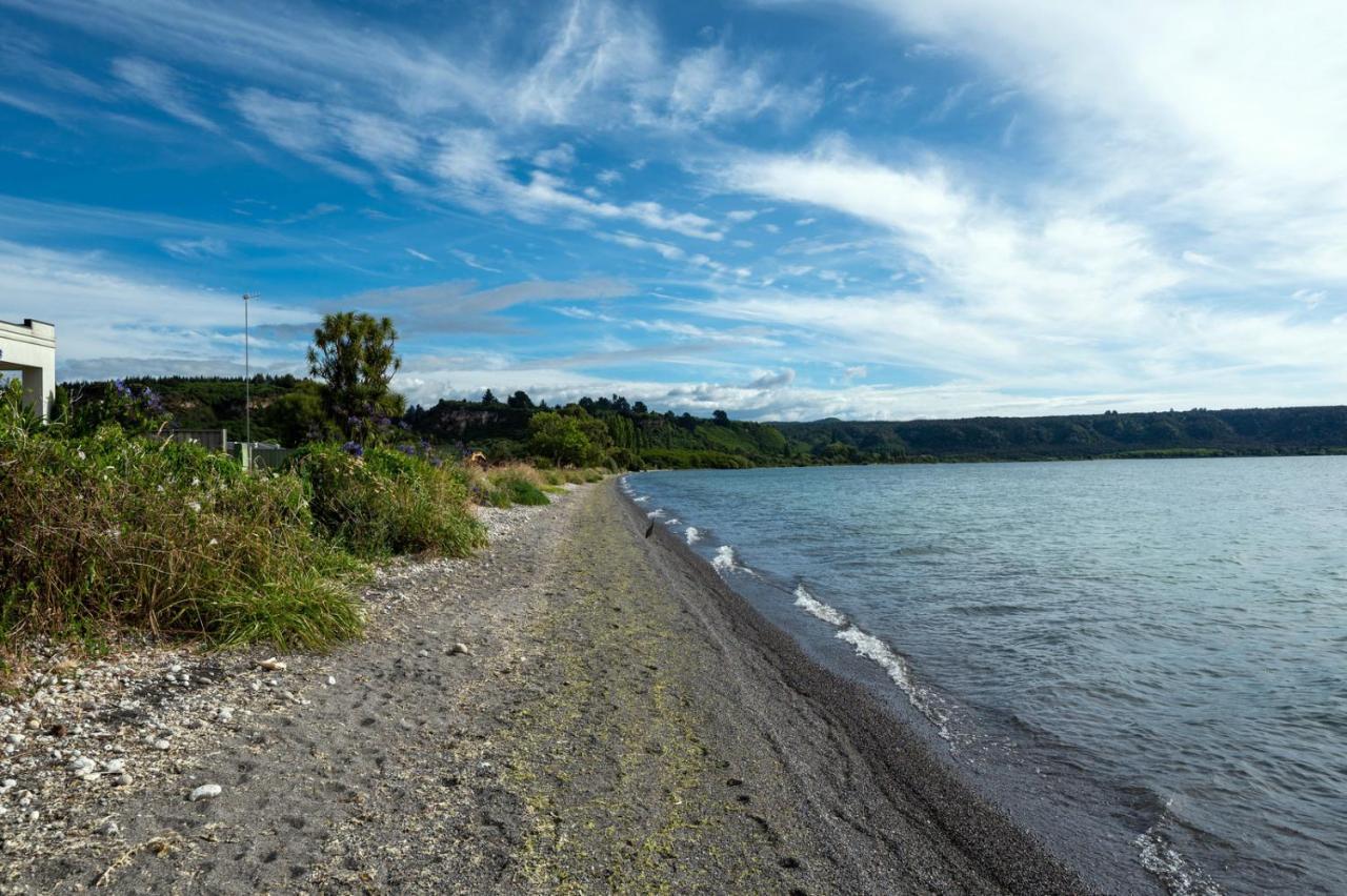Waitahanui Lake House - Lake Taupo Holiday Home Buitenkant foto